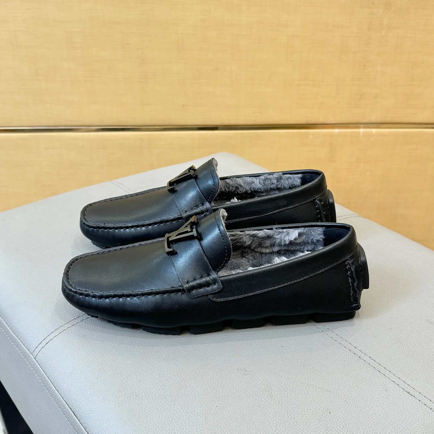 Factory price: 460💰【LV】Autumn and winter style fur integrated 2025 men's beanie shoes (top version on the market) calfskin ➕real wool lining original packaging. Size: 38-45